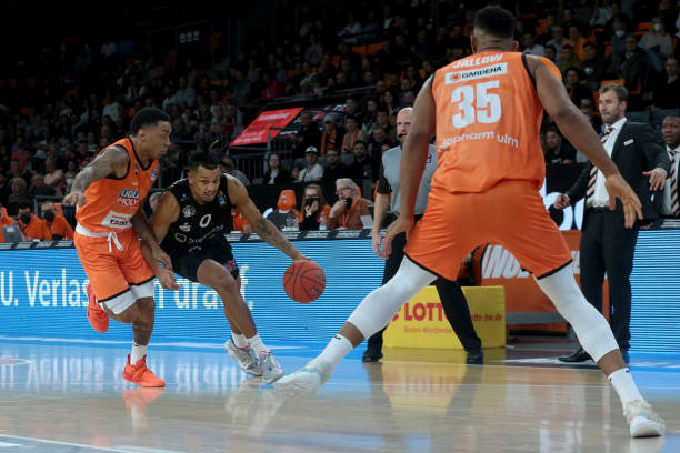 国家队面临 国家队面临