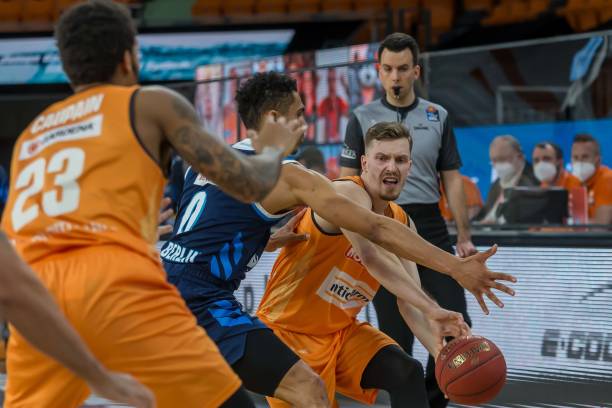 亚在本届世 亚在本届世